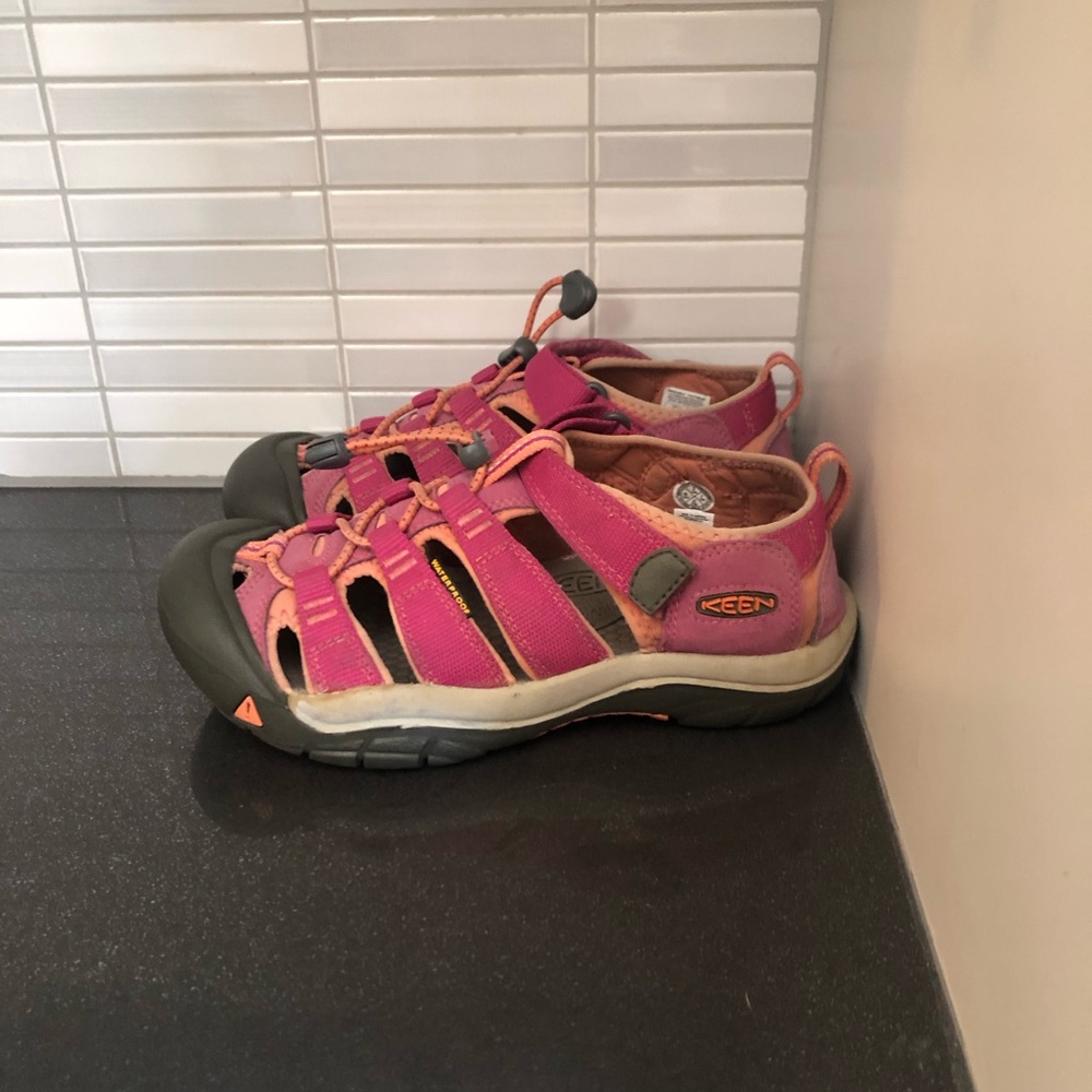 Keen girl’s Newport toddler sandals